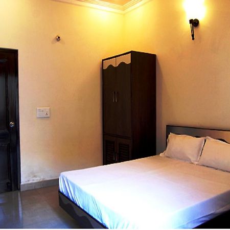 Hotel Malik Continental Nowe Delhi Zewnętrze zdjęcie